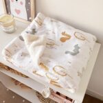 Manta de polar y corderito (varias estampas)