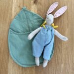 Sleepy Bunny + hoja camita + ropita extra